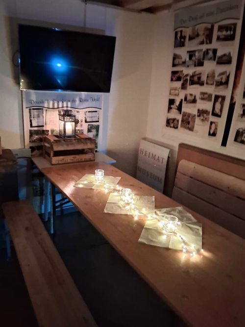 Bänke im EG des Heimatmuseums