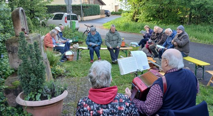 Maiandacht in Aufenau an der Mariengrotte