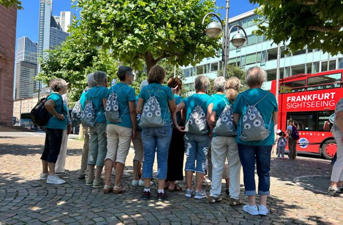 An der Haltestelle  Paulsplatz des Sightseeing-Busses