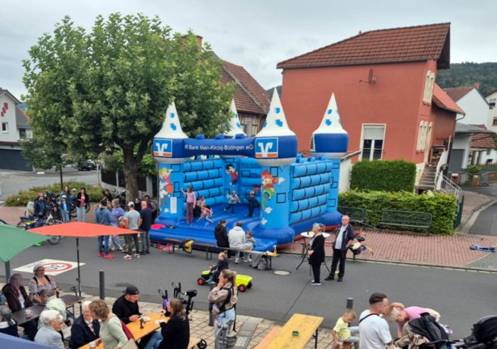 Hüpfburg Hüpfburg