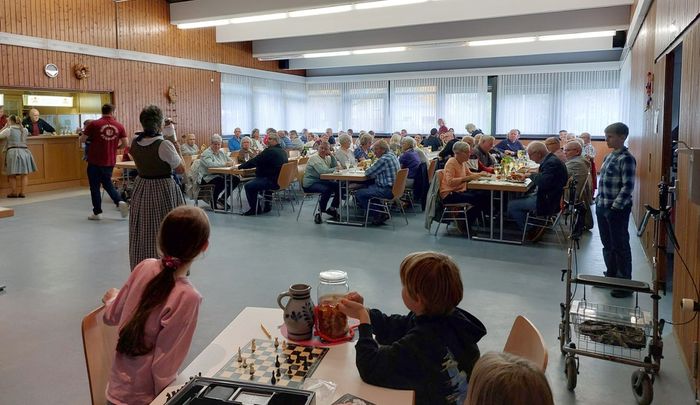 Bei einem Herbstfest der Gloria Neudorf