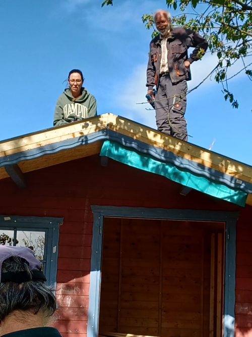 Arbeiten am Hüttendach (27.04.2025)